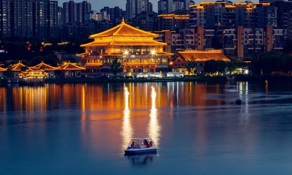 Places To Visit In Xi'an At Night: Qujiang Pool Ruins Park