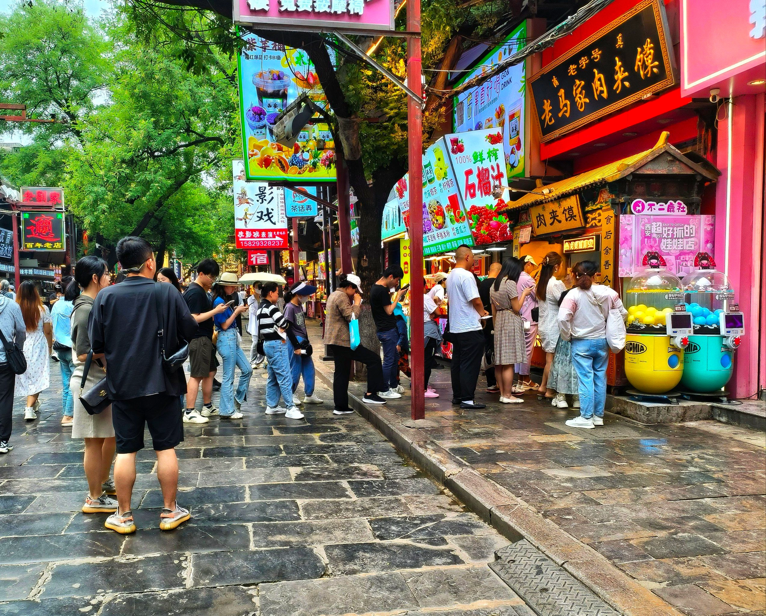 Xi’an Muslim Street Food: 10 Halal Dishes & 1,300 Years of History