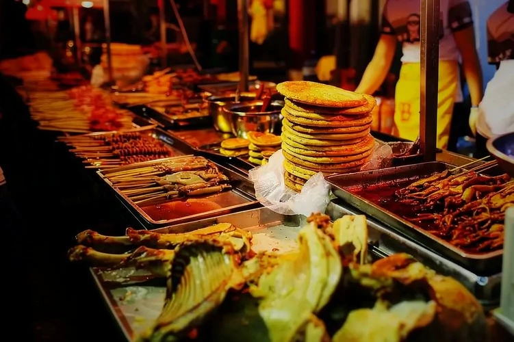 5 Must-Try Dishes on xian muslim street