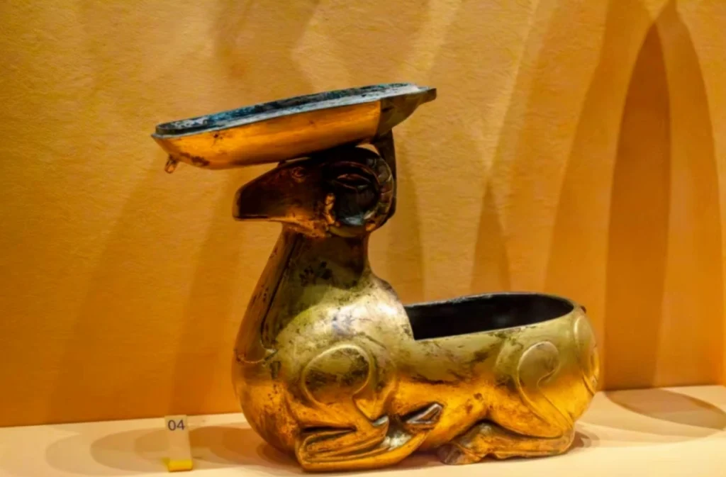 Gilded Bronze Sheep-Shaped Lamp: A Han Dynasty Lamp That Changes Shape at the Xi'an Museum