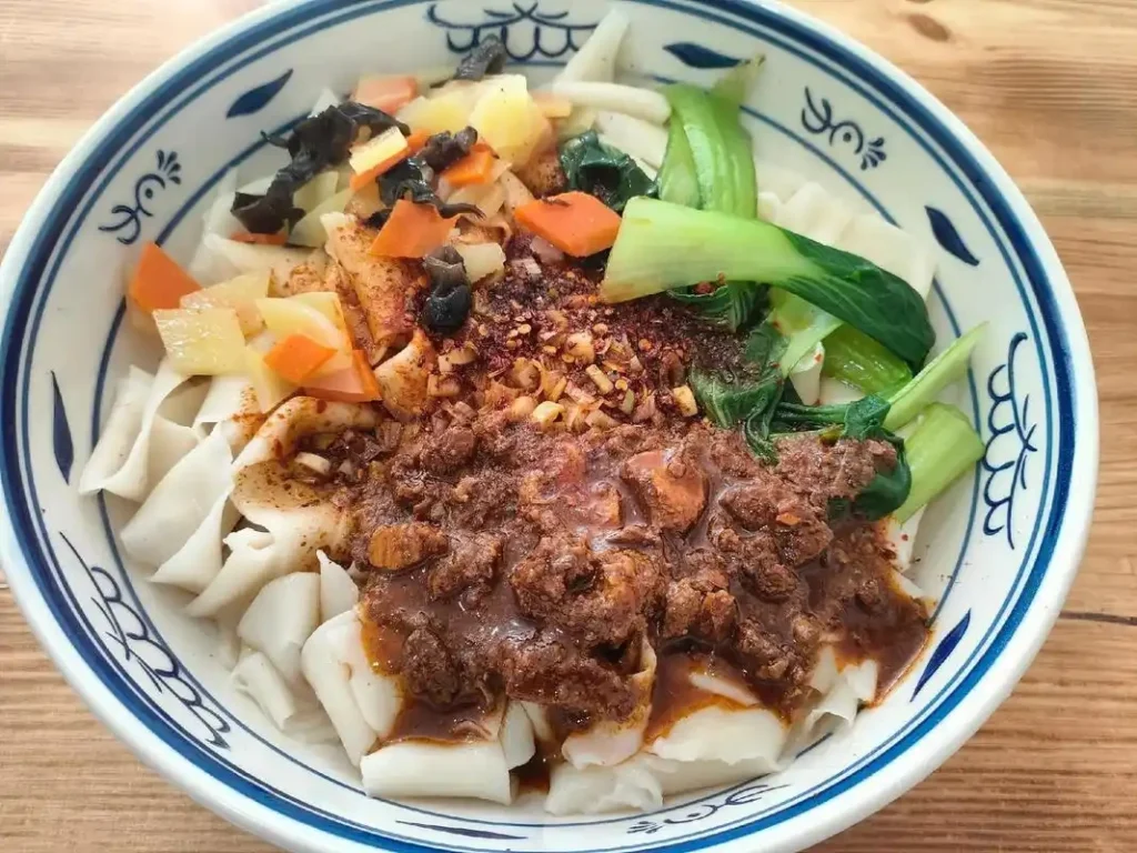 Xi’an famous Hand Pulled Noodles: Oil-Splashed Pulled Noodles