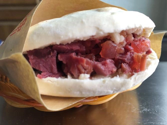 Xi'an Muslim Street Food : Dried Beef Rou Jia Mo