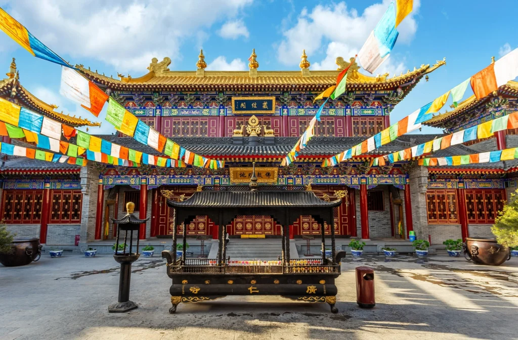 attractions in Xi’an : Guangren Temple and Shuncheng Alley